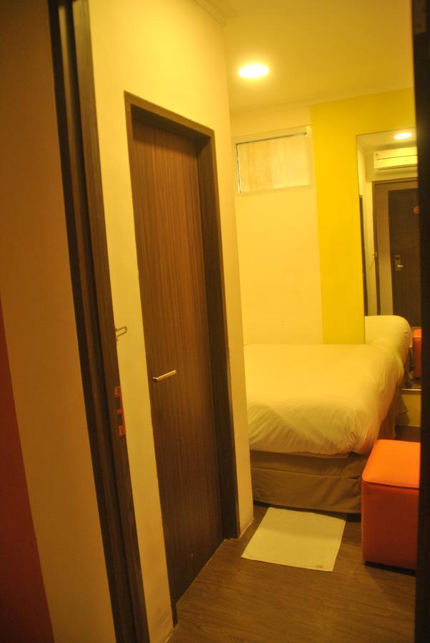 Djo Front One Inn Bengkulu Exterior foto