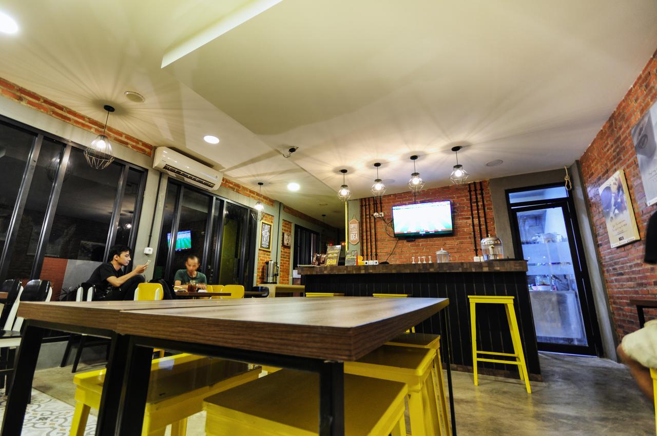 Djo Front One Inn Bengkulu Exterior foto