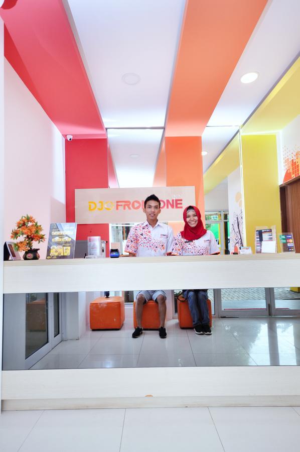 Djo Front One Inn Bengkulu Exterior foto