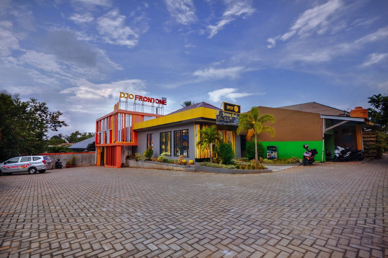 Djo Front One Inn Bengkulu Exterior foto