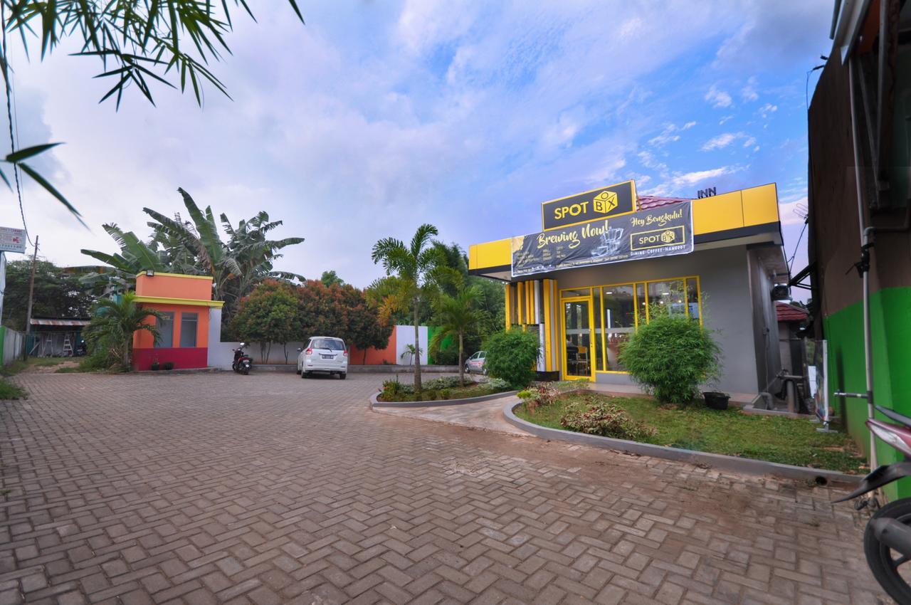 Djo Front One Inn Bengkulu Exterior foto