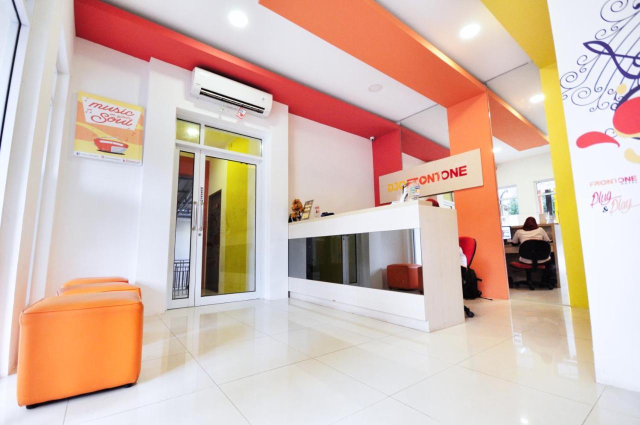 Djo Front One Inn Bengkulu Exterior foto