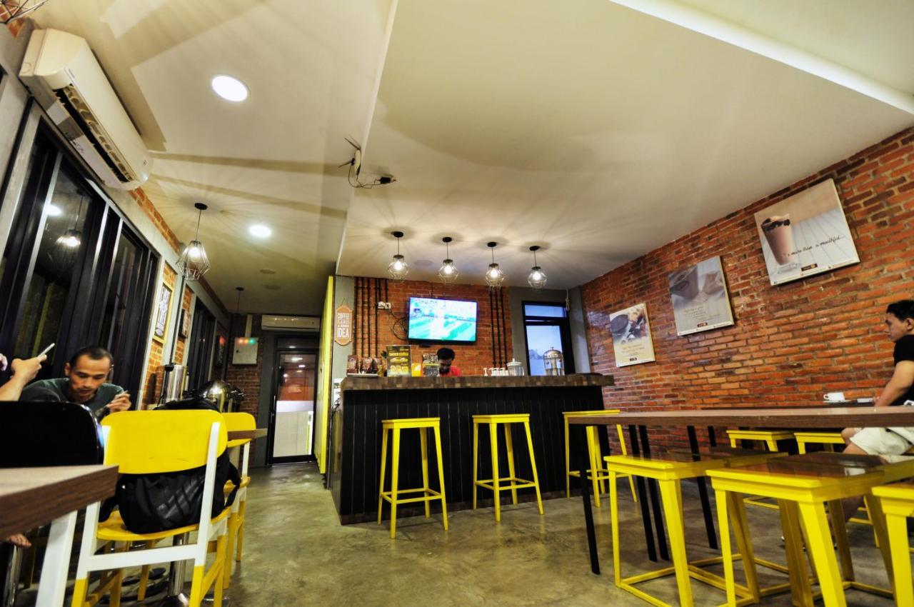 Djo Front One Inn Bengkulu Exterior foto